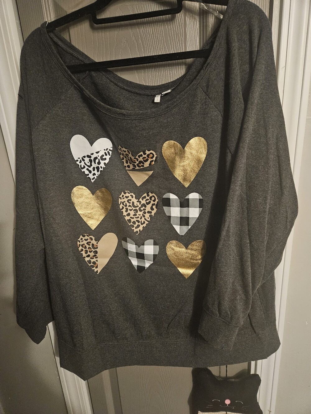 BRAND NEW ** Women's Destressed Dark Gray Heart Print Pullover Sweatshirt